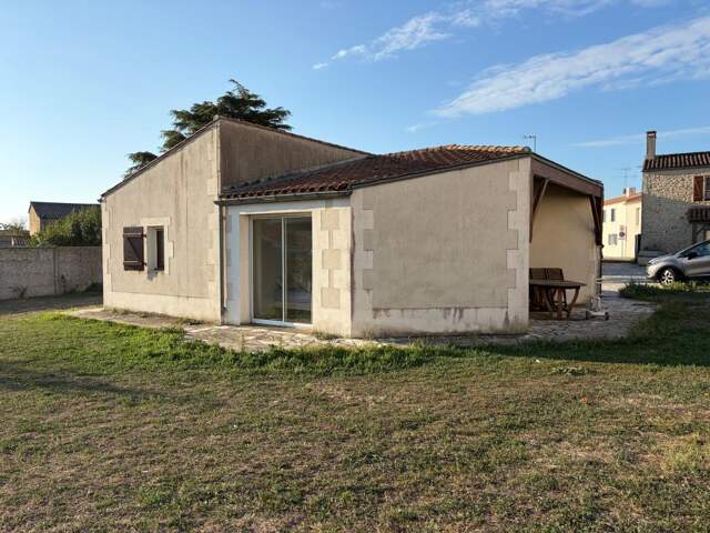 SAINT MICHEL EN L'HERM (85) 10 MIN DES PLAGES MAISON DE PLAIN PIED 2 CHAMBRES AVEC TERRASSE ET JARDIN — photo du bien