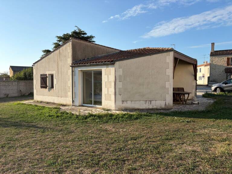 SAINT MICHEL EN L'HERM (85) 10 MIN DES PLAGES MAISON DE PLAIN PIED 2 CHAMBRES AVEC TERRASSE ET JARDIN — photo 1