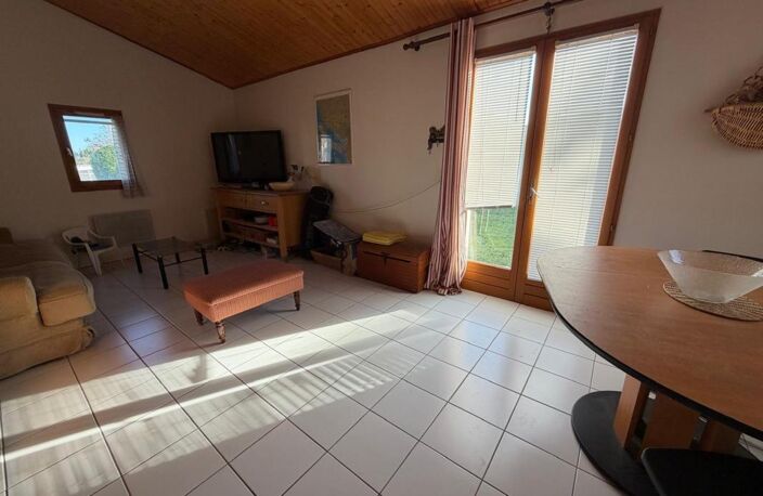 SAINT MICHEL EN L'HERM (85) 10 MIN DES PLAGES MAISON DE PLAIN PIED 2 CHAMBRES AVEC TERRASSE ET JARDIN — photo 3