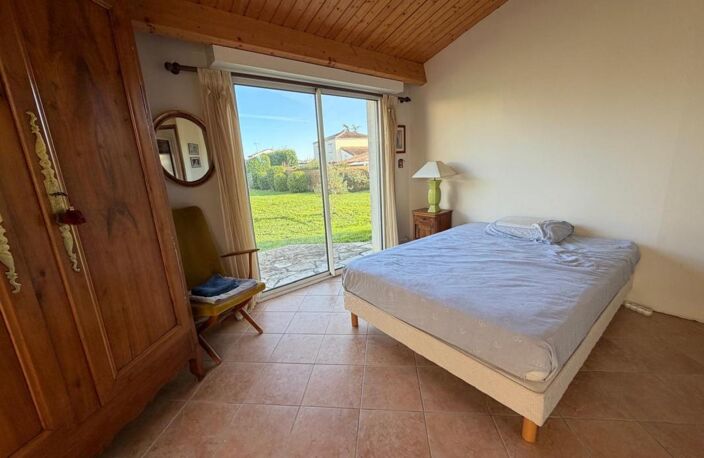 SAINT MICHEL EN L'HERM (85) 10 MIN DES PLAGES MAISON DE PLAIN PIED 2 CHAMBRES AVEC TERRASSE ET JARDIN — photo 5