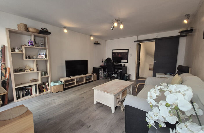 PIGNANS ECLUSIVITE Maison de village T4 avec caves, petit extérieur et balcon — photo 2