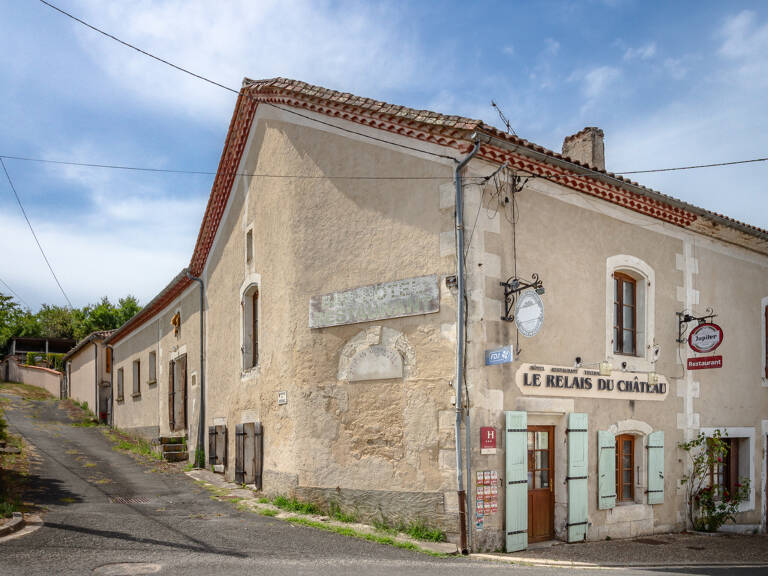 Propriété avec maison, piscine et ancien restaurant — photo 1
