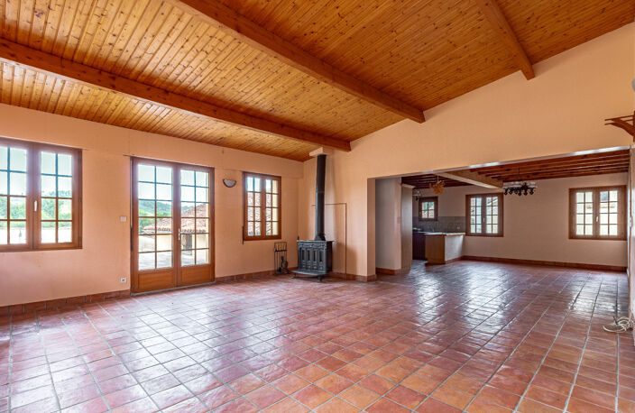 Propriété avec maison, piscine et ancien restaurant — photo 3