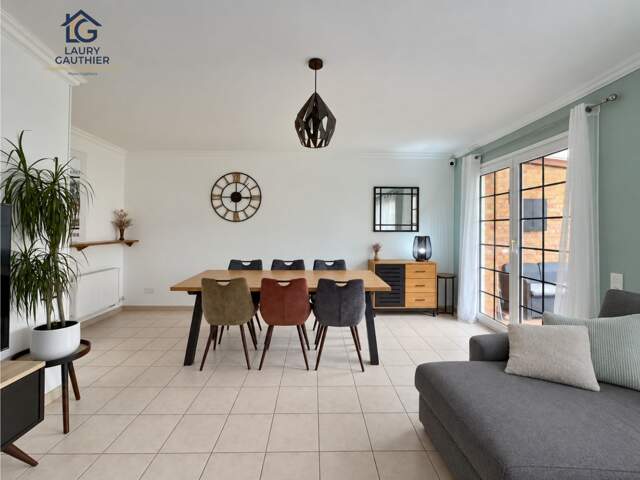 HOUPLINES BOURG — Maison rénovée avec 3 chambres, jardin exposé sud et garage — photo du bien