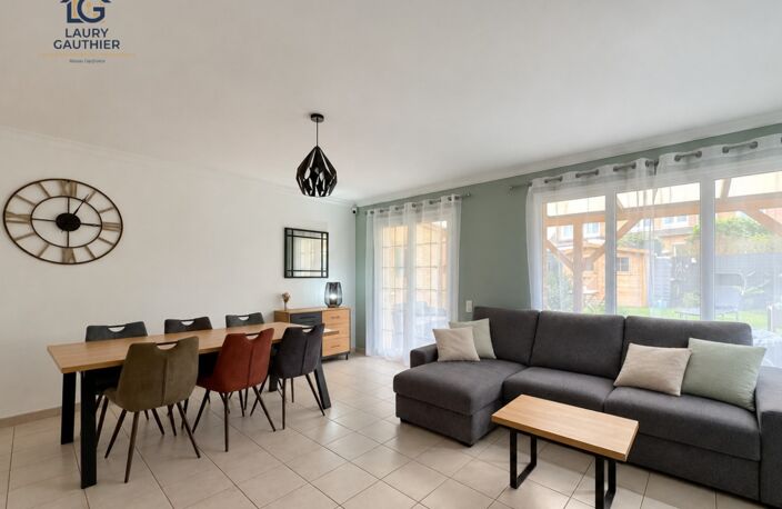 HOUPLINES BOURG — Maison rénovée avec 3 chambres, jardin exposé sud et garage — photo 2