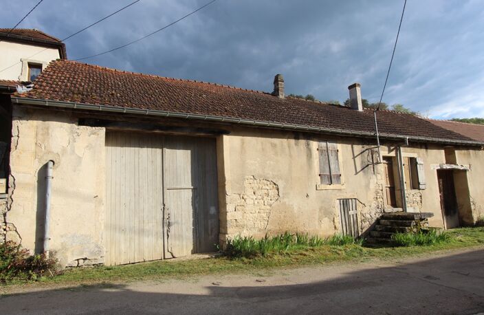 SAINT VICTOR SUR OUCHE (21) Maison à vendre P5 de 129,60 m² + 2 granges à rénover + terrain de 1745 m² — photo 3