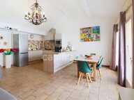 GARD (30) AIGUES−MORTES (30220) intra-muros A vendre 2 appartements un T4 ~97 m2, 4 chambres et un T2 40 m2 — photo 2