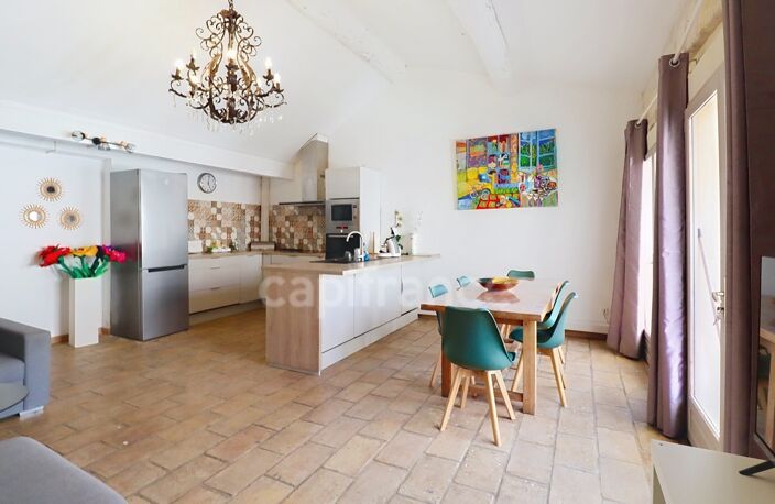 GARD (30) AIGUES−MORTES (30220) intra-muros A vendre appartement T4 ~97 m2, 4 chambres et terrasse de 8.5 m2 — photo 2