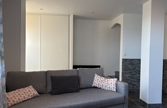 A LOUER MAISON DE VILLAGE T3 MEUBLEE — photo 3
