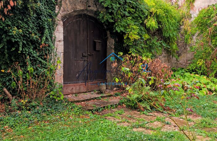 ARLAY – DEMEURE EN PIERRE DU XVIe SIÈCLE, TOUR ET CAVE VOÛTÉE — photo 4