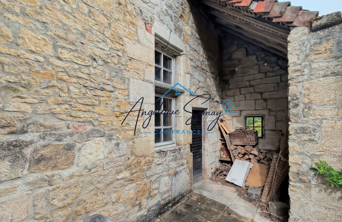 ARLAY – DEMEURE EN PIERRE DU XVIe SIÈCLE, TOUR ET CAVE VOÛTÉE — photo 5