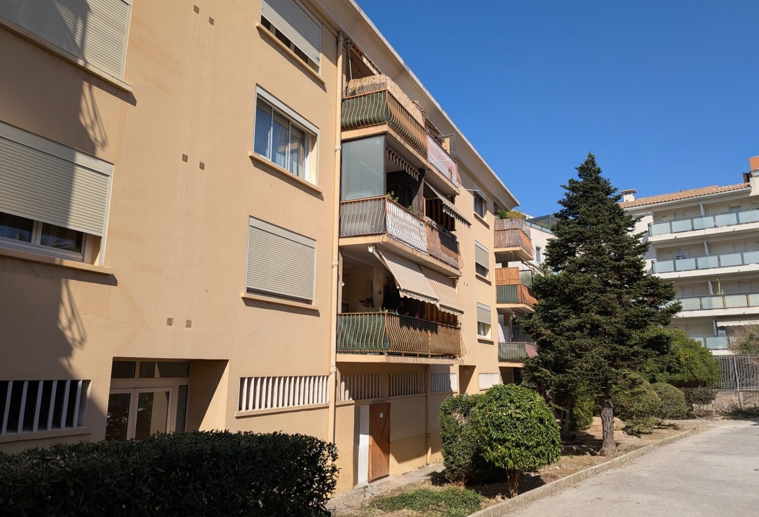 T3 AVEC BALCON, CAVE, GARAGE EN OPTION — photo 1