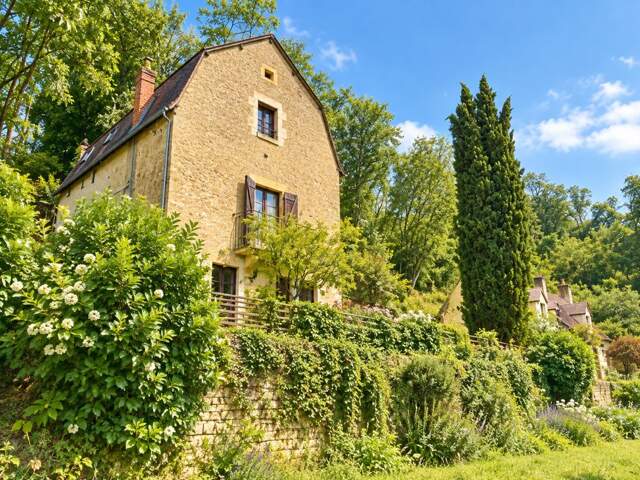 APREMONT-SUR-ALLIER — ANCIEN ATELIER D’ARTISTE AVEC VUE EXCEPTIONNELLE SUR L’ALLIER — photo du bien