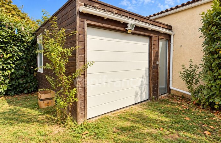 PINS-JUSTARET – Maison familiale 126 m² – 4 chambres – sous-sol 170 m² – terrain 1 125 m² — photo 4