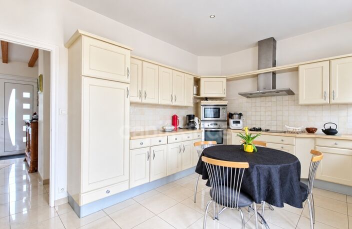 BRESSUIRE - MAISON DE PLAIN-PIED de 100m2 sur sous-sol — photo 4