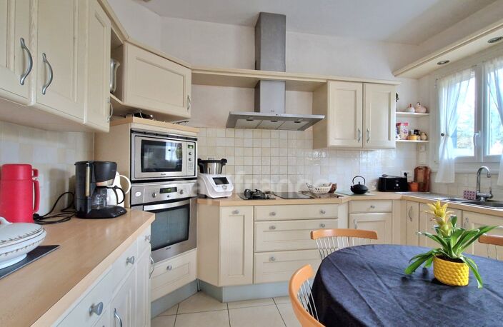 BRESSUIRE - MAISON DE PLAIN-PIED de 100m2 sur sous-sol — photo 5