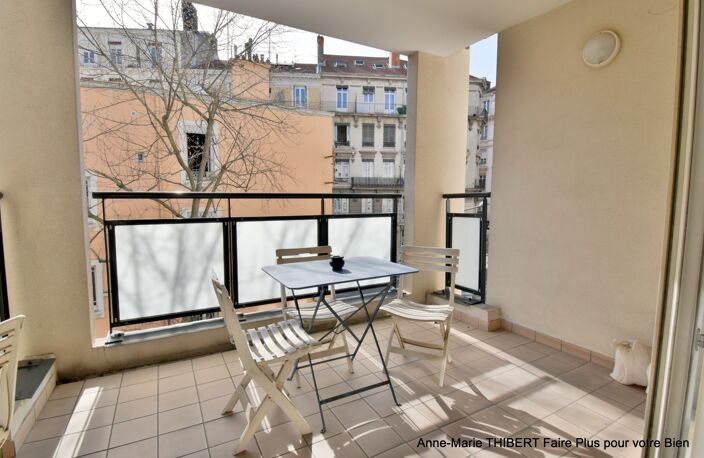 Appartement à vendre 4 pièces VILLEURBANNE GRATTE CIEL/ JEAN DAMIDOT - MONTALAND (69) — photo 3