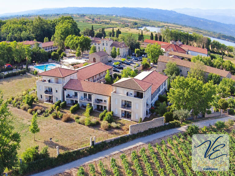 AZILLE – CHÂTEAU DE JOUARRES – APPARTEMENT MEUBLÉ EN REZ-DE-CHAUSSÉE AVEC TERRASSE ET PISCINE — photo 1