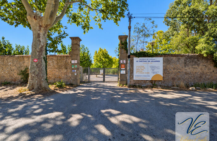 AZILLE – CHÂTEAU DE JOUARRES – APPARTEMENT MEUBLÉ EN REZ-DE-CHAUSSÉE AVEC TERRASSE ET PISCINE — photo 2