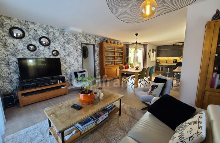 Thénac : maison de plain-pied en L, DPE A, clé en main, avec piscine et terrasse couverte de 30 m² — photo 4