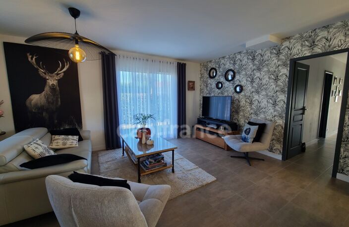Thénac : maison de plain-pied en L, DPE A, clé en main, avec piscine et terrasse couverte de 30 m² — photo 5