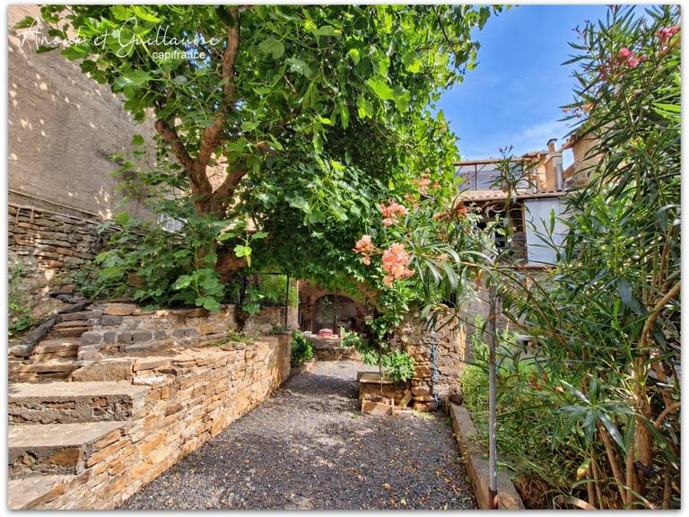 Exclusivité - Maison vigneronne de 120.70m² habitable environ avec jardin, grenier et garage - Neffiès (34320) — photo 1