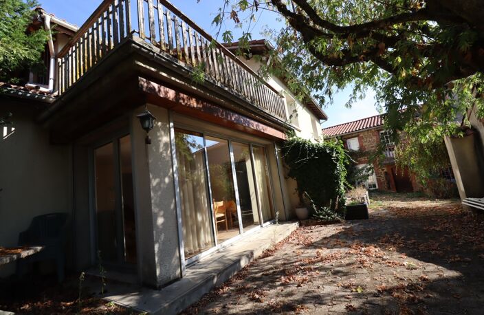 ENSEMBLE IMMOBILIER RARE AVEC MAISON, GÎTE ET 3 700 M² DE TERRAIN — photo 2
