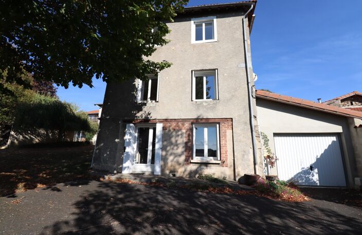 ENSEMBLE IMMOBILIER RARE AVEC MAISON, GÎTE ET 3 700 M² DE TERRAIN — photo 3