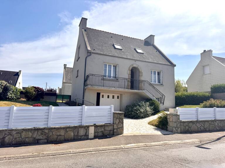 PLOUGUIN – Maison familiale de 105 m², 4 chambres et sous-sol total — photo 1