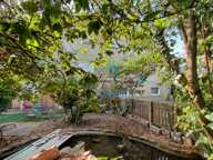 Maison jumelée avec jardin arboré, mezzanine et grand garage.VAULX EN VELIN — photo 3