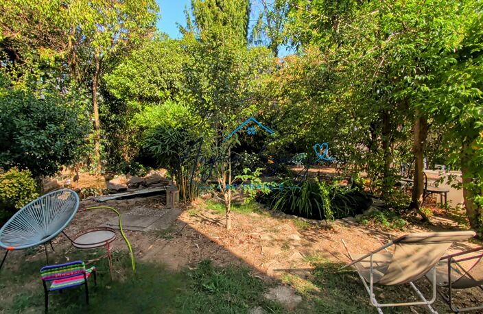Maison jumelée avec jardin arboré, mezzanine et grand garage.VAULX EN VELIN — photo 4