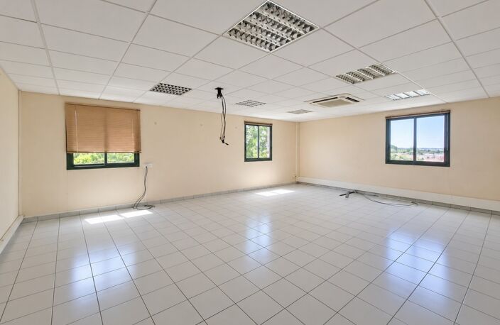 À Louer - Local professionnel 222m² - Lamentin - Place d'Armes — photo 5