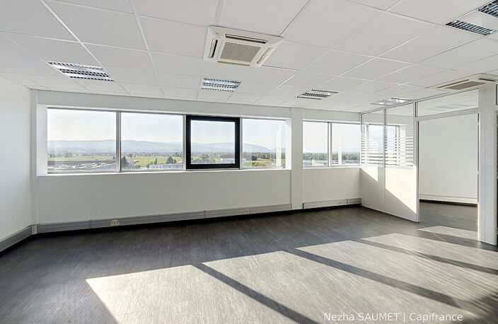BUREAUX À LOUER – 53 m² – TOUR EUROPA – SAINT-PIERRE-EN-FAUCIGNY — photo 2