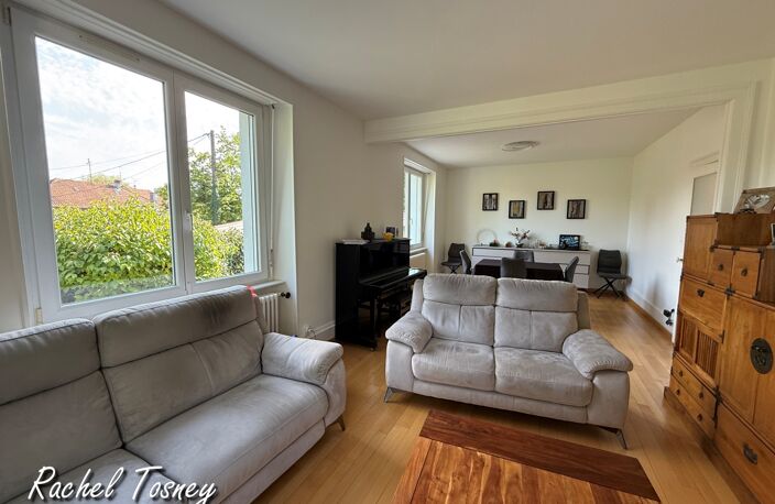 MAISON FAMILIALE T7 – 5 CHAMBRES, PISCINE ET GRANDS GARAGES – AU CALME, PROCHE A36 — photo 3