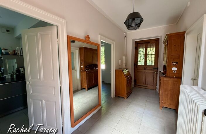 MAISON FAMILIALE T7 – 5 CHAMBRES, PISCINE ET GRANDS GARAGES – AU CALME, PROCHE A36 — photo 5