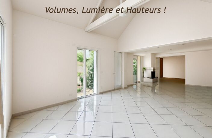 LA BAULE - A VENDRE VILLA 8 PIECES - 4 CHAMBRES - PARC ARBORÉ - GARAGES - POTENTIEL DU SOUS-SOL — photo 3