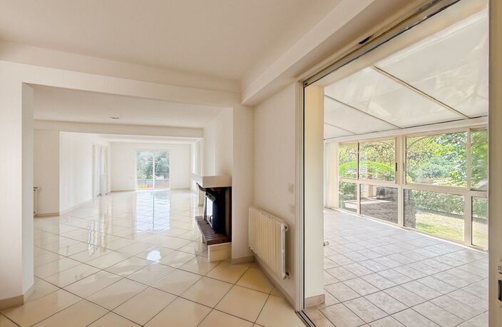 LA BAULE - A VENDRE VILLA 8 PIECES - 4 CHAMBRES - PARC ARBORÉ - GARAGES - POTENTIEL DU SOUS-SOL — photo 4