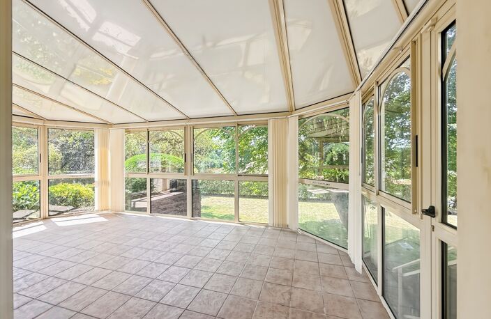 LA BAULE - A VENDRE VILLA 8 PIECES - 4 CHAMBRES - PARC ARBORÉ - GARAGES - POTENTIEL DU SOUS-SOL — photo 5