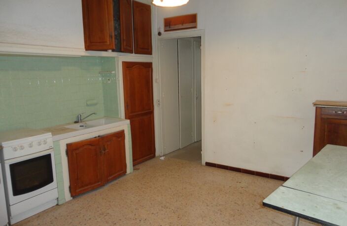Dpt Pyrénées Orientales (66), à vendre VILLEFRANCHE DE CONFLENT Maison 6 pièces 96 m² avec terrasse à rafraichir — photo 2