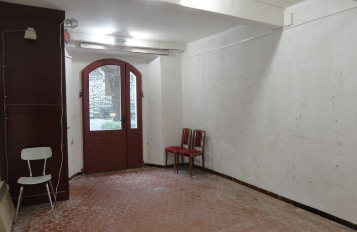 Dpt Pyrénées Orientales (66), à vendre VILLEFRANCHE DE CONFLENT Maison 6 pièces 96 m² avec terrasse à rafraichir — photo 3