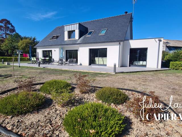 Maison à vendre 6 pièces - 178 m2 - 2000 m2 de Terrain - Centre Ville de Névez (29) — photo du bien