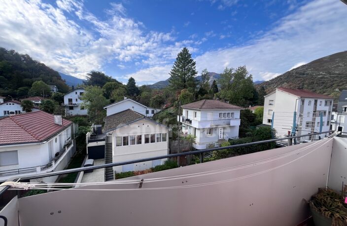 Lourdes | T4 traversant, dernier étage, balcon plein Sud et vue montagnes — photo 3