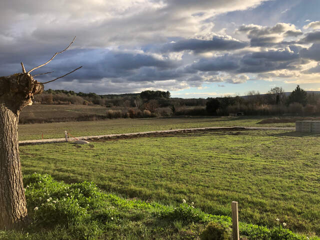 Terrain à vendre  GARGAS (84) - Campagne - Hors lotissement — photo du bien
