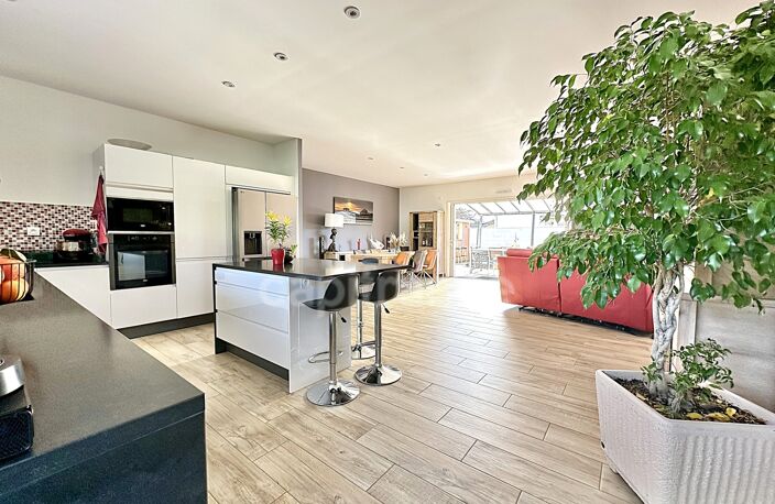 AUDENGE (33) Maison PLAIN-PIED- centre ville-Calme-112m2-3ch-double garage -terrain 560m² — photo 4