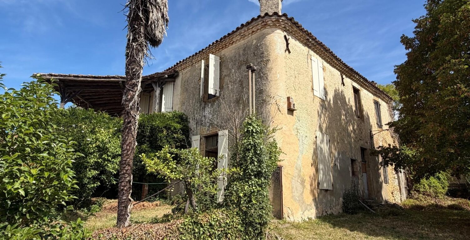 AIGNAN (32): BEL ENSEMBLE IMMOBILIER de caractere  A RENOVER 300m2 + local AVEC vitrine, jardin clos 360M2 , ideal investisseur, brocante, artiste, familles — photo 1