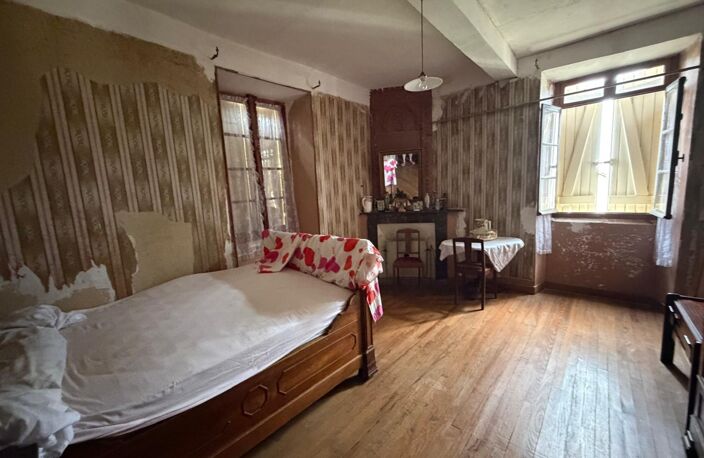 AIGNAN (32): BEL ENSEMBLE IMMOBILIER de caractere  A RENOVER 300m2 + local AVEC vitrine, jardin clos 360M2 , ideal investisseur, brocante, artiste, familles — photo 3
