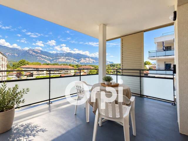 T3 avec terrasse et place de parking - vue sur Chartreuse — photo du bien