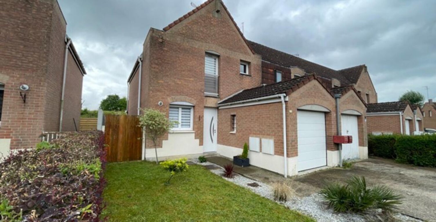 ARQUES - MAISON LUMINEUSE 3 CHAMBRES AVEC UN GARAGE ET UN JARDIN — photo 1