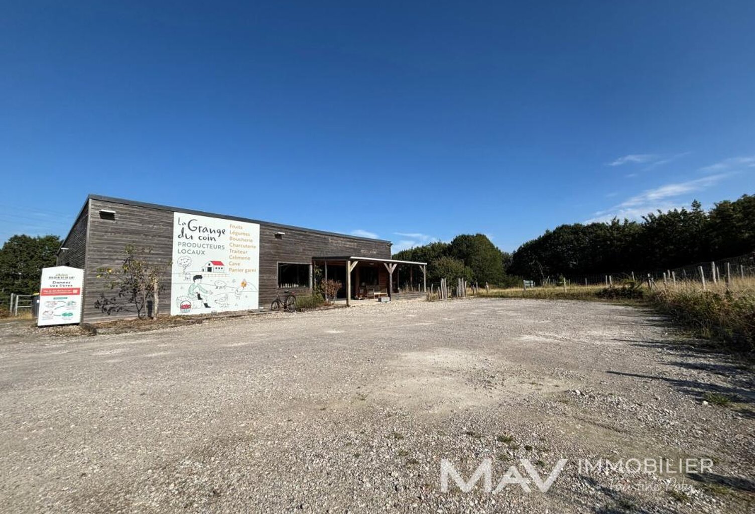 LONGUENESSE – LOCAL COMMERCIAL SUR AXE PASSANT AVEC PARKING — photo 1