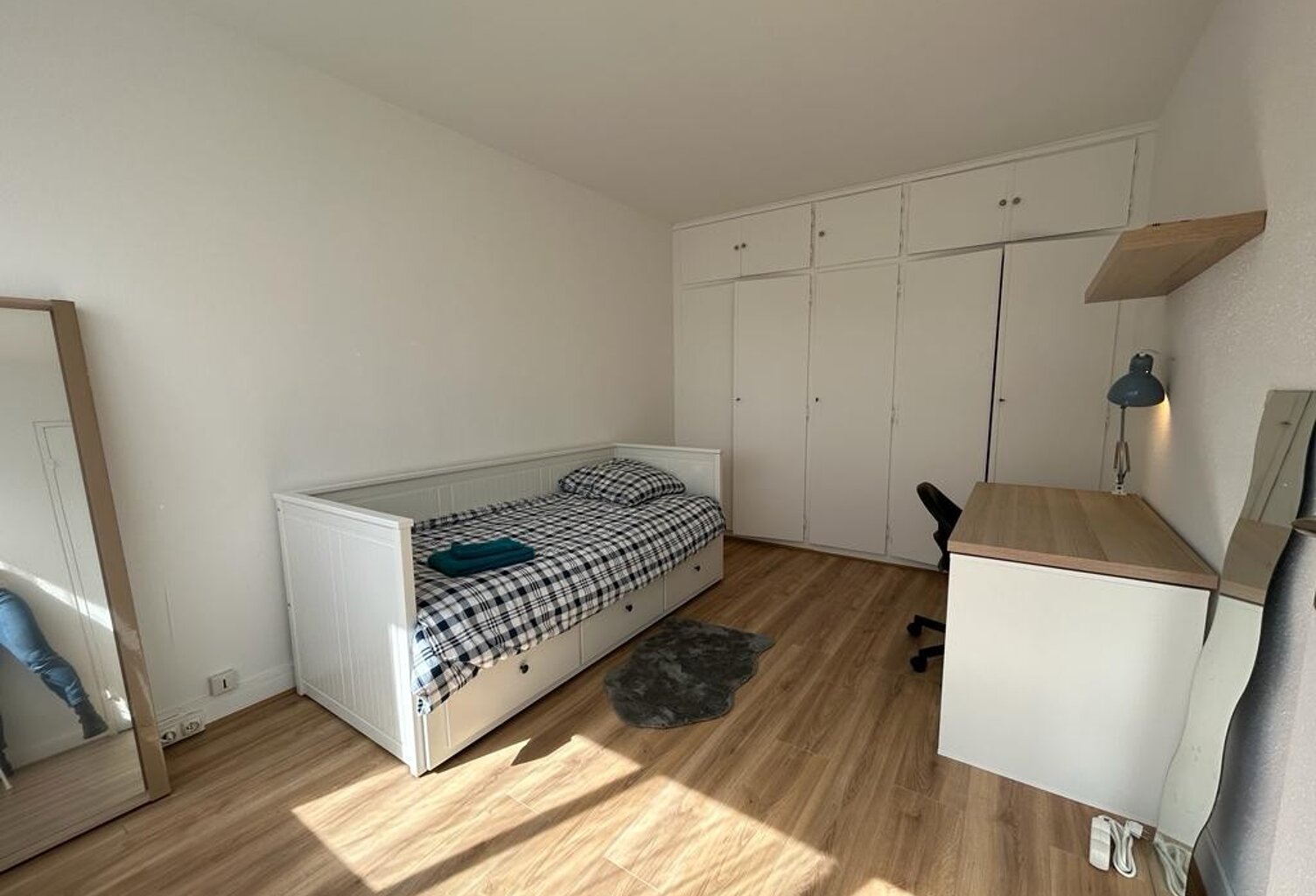 Secteur Citadelle, chambre meublée dans colocation rénovée — photo 1